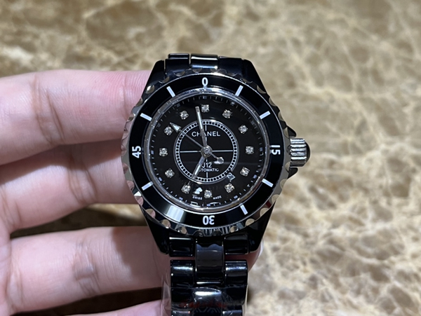 シャネル時計背面デザイン